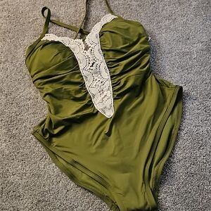 H5🔹️ Green With Lace Accent One Piece